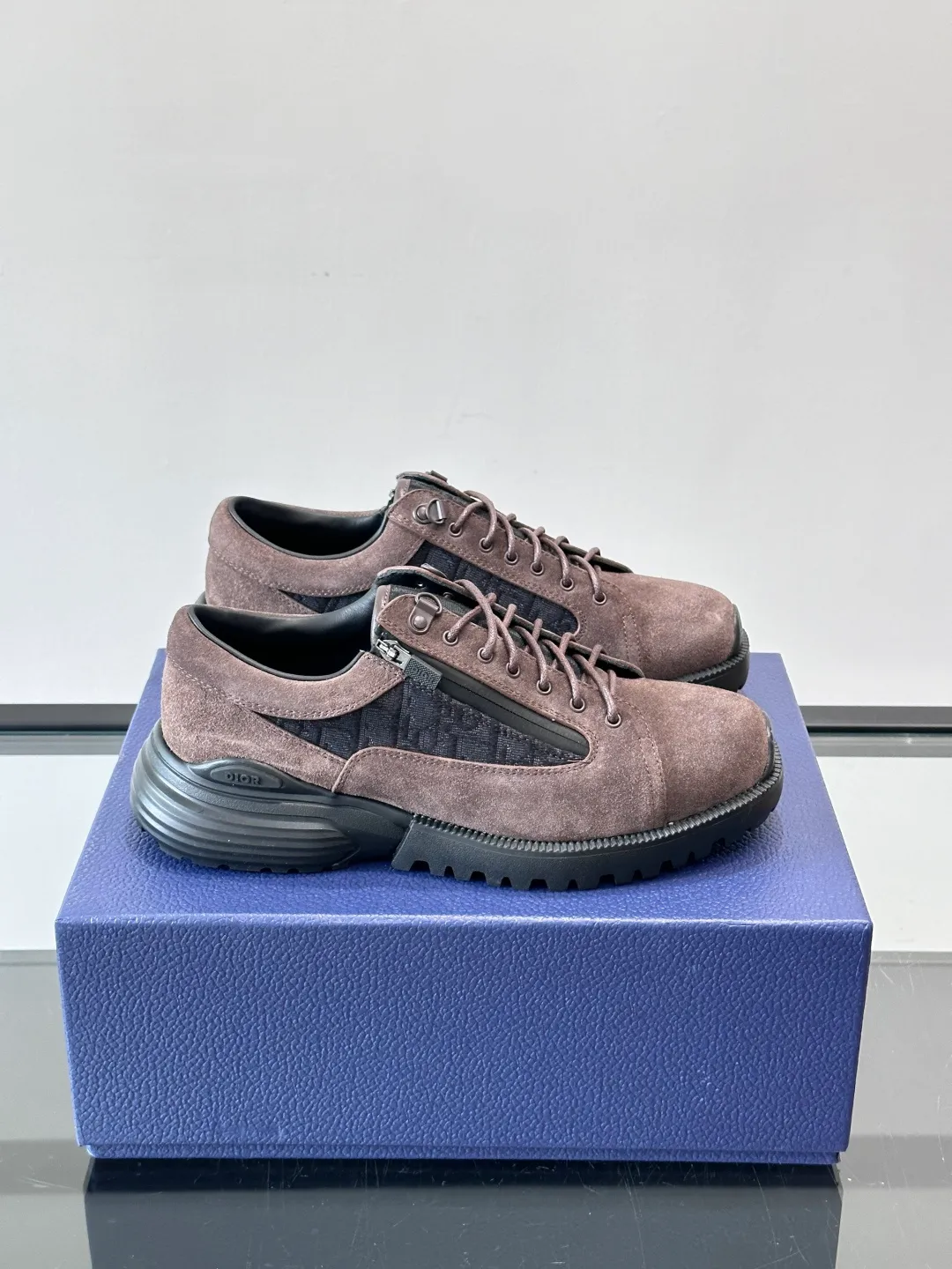 Men's shoes 💰p560 "Dio＊" Combat Derby Shoes Dior Combat Derby Shoes, black calfskin + Dior Oblique embroidery, highly recognizable. Shoelaces + technical zippers make it easy to put on and take off. The EVA hybrid soles are light and comfortable, with a sense of sportiness and fashion. They are great for daily wear or sports. They are the perfect combination of high fashion and functionality. size: 39-44 (38.45 customized)